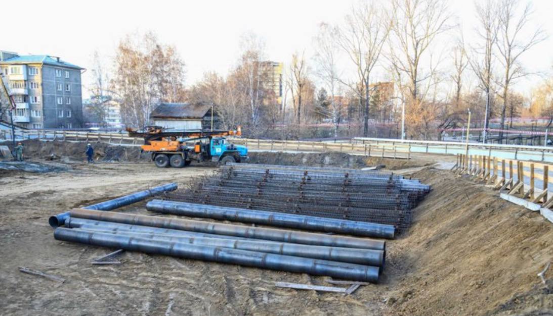 Трубы под сваи 460 мм и арматурные каркасы